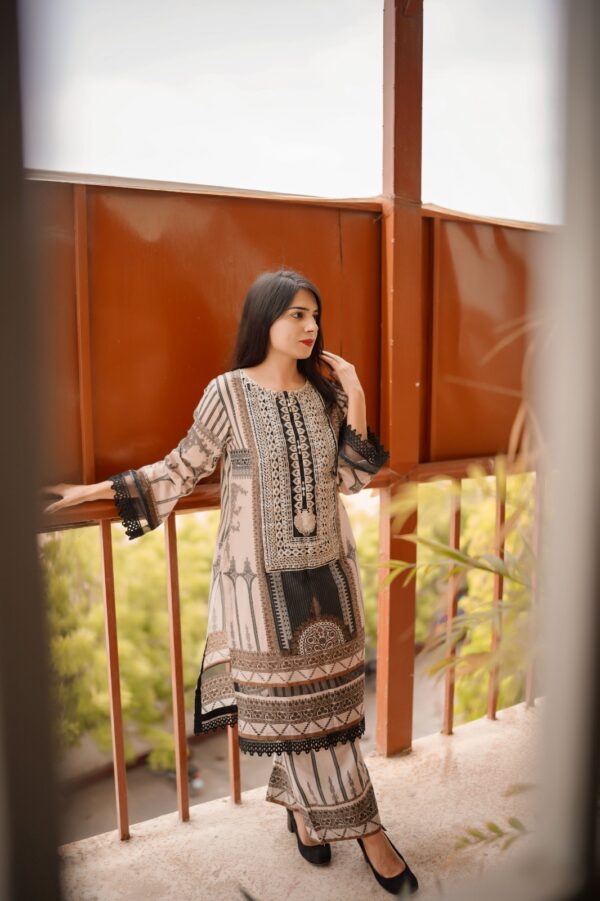 printed lawn 3PCs - Image 5