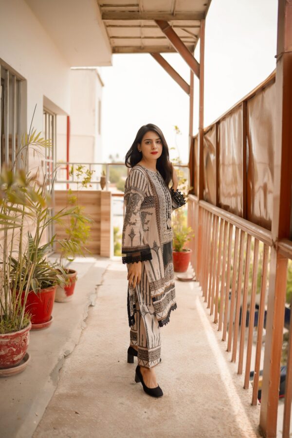 printed lawn 3PCs - Image 2